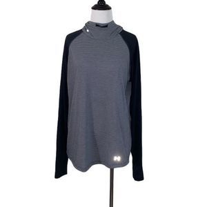 🎀  3/$20 Under armour women’s large striped streaker running hoodie‎